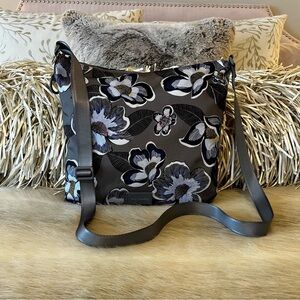 VERA BRADLEY Blooms Shower ReActive Hipster Blooms Shower Crossbody Gray Floral